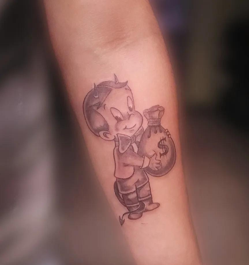 Tatuaje de personaje caricatura con bolsa de dinero